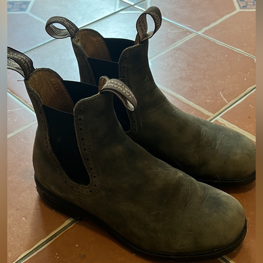 Blundstones women’s size 9.5 US